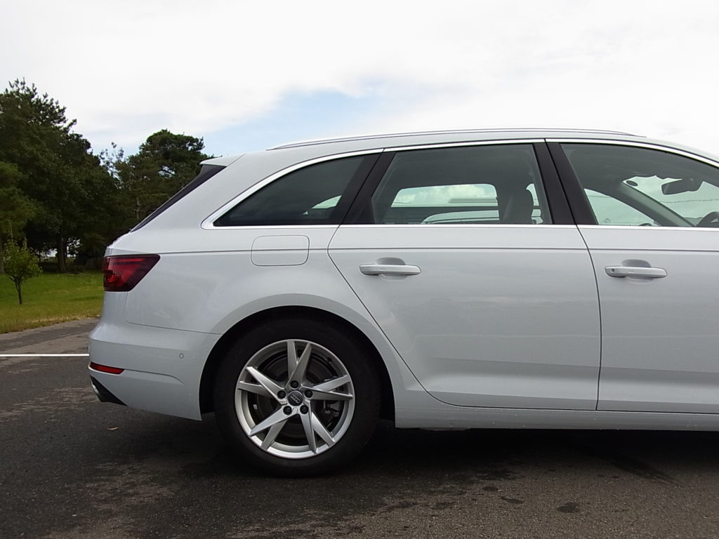 アウディa4アバント試乗レビュー 2 0 Tfsi Quattro Sport S Tronic エクステリア 動的質感編 Wonderful Car Life