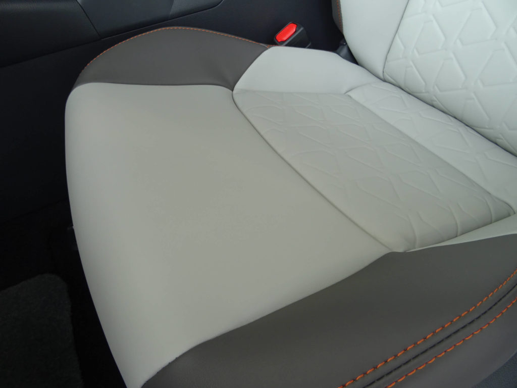 新型 Rav4は内装も良い 細かい質感ポイントや後席 ラゲッジの使い勝手もチェック Wonderful Car Life