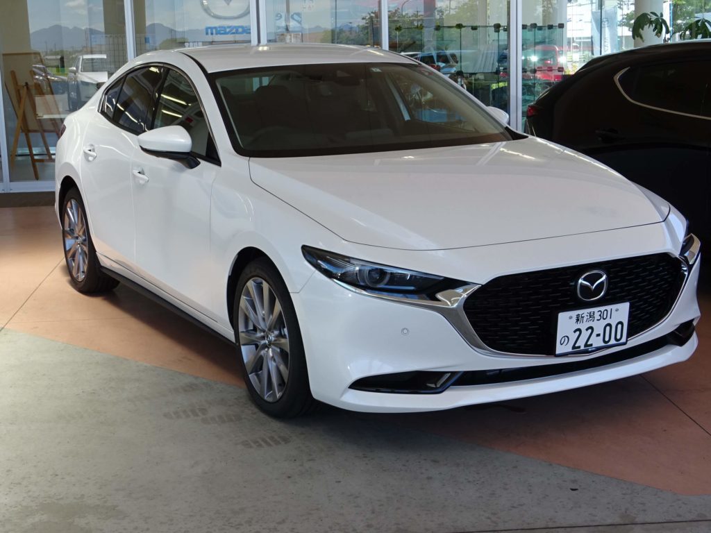 セール中！！マツダ3セダン用シグネチャーウイング（メッキ） セール中！！マツダ3セダン用シグネチャーウイング（メッキ）