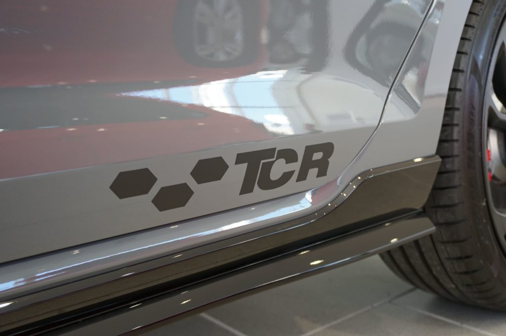 限定600台【ゴルフ7.5GTI TCR】見てきました！特別装備をチェック 