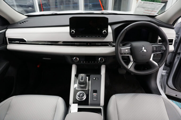 汚れが気になる 新型アウトランダーの ライトグレー 内装 レポート Wonderful Car Life