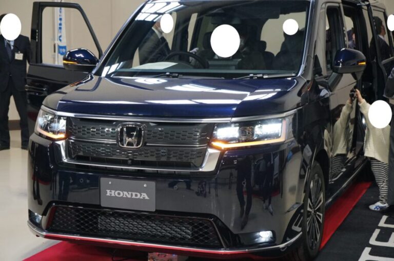 ホンダ新型ステップワゴン展示車を見てきた プレミアムラインがかっこいい 外装編 Wonderful Car Life