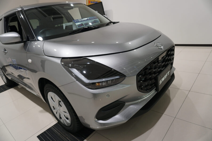 充分な質感と装備！新型スイフトXG(スターシルバー）の展示車レビュー